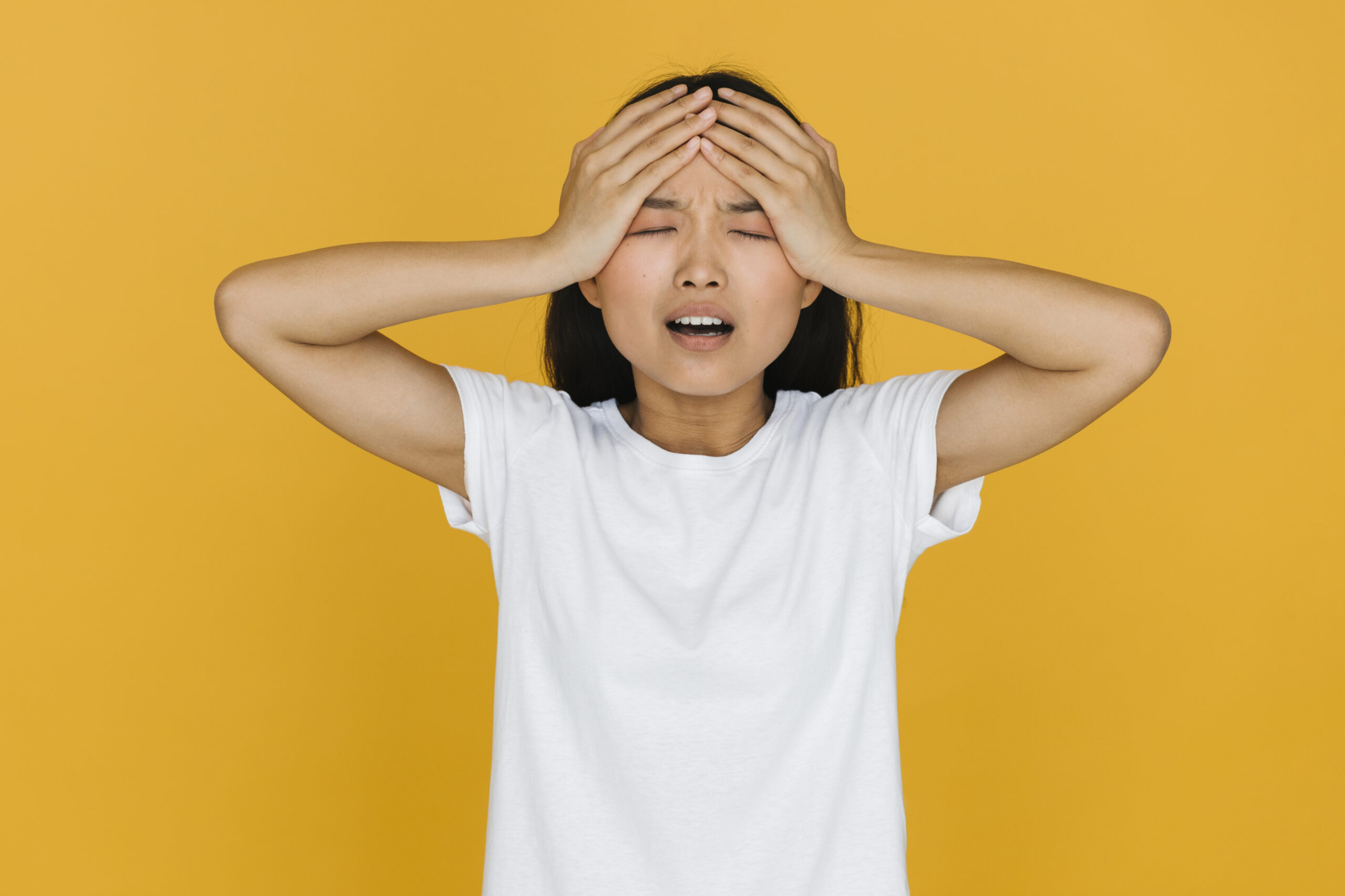 medium-shot-woman-having-headache